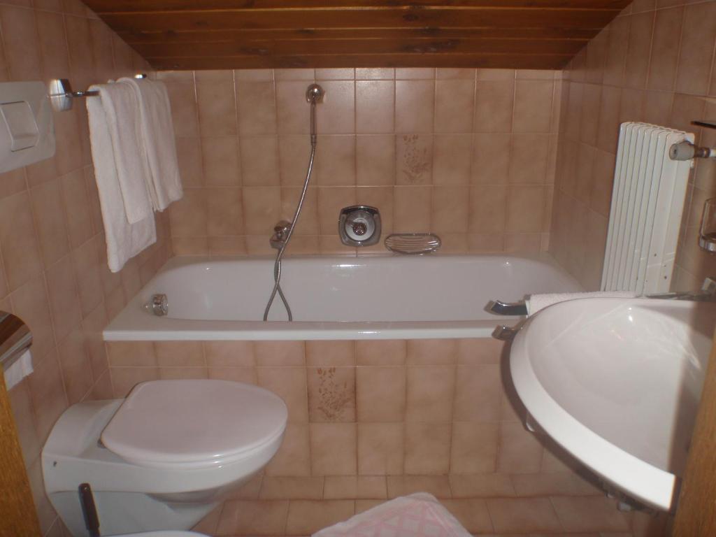 Hotel Silvesterhof Toblach Kamer foto